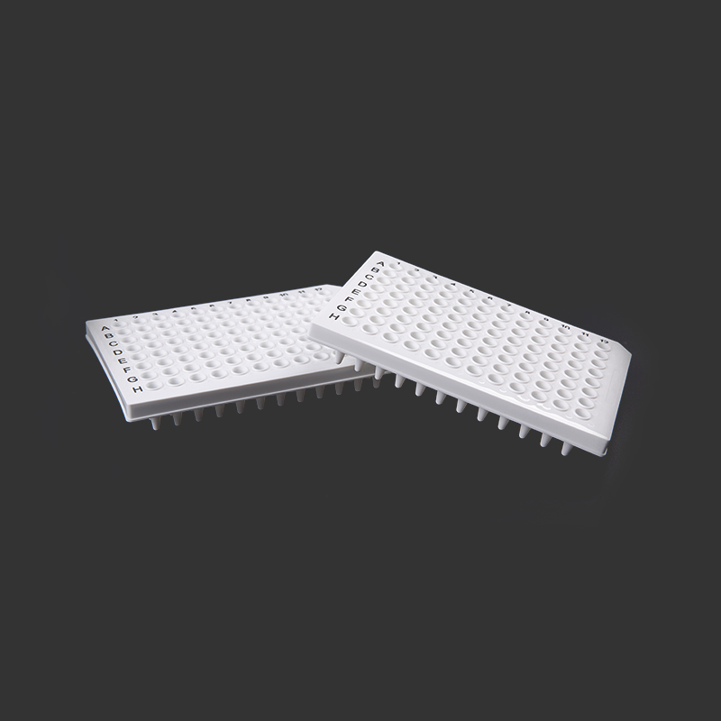 Halfomrande PCR-platen met 96 putjes