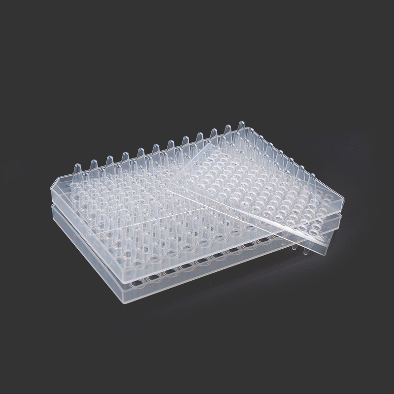 Halfomrande PCR-platen met 96 putjes